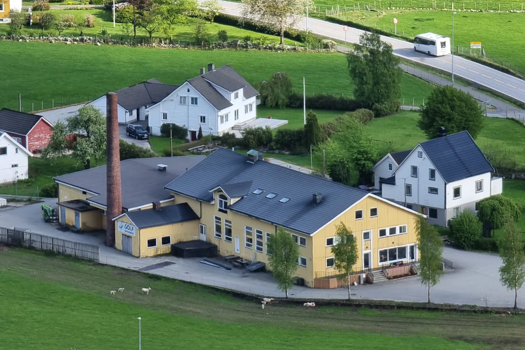 Bilde av meieribygget i Årdal