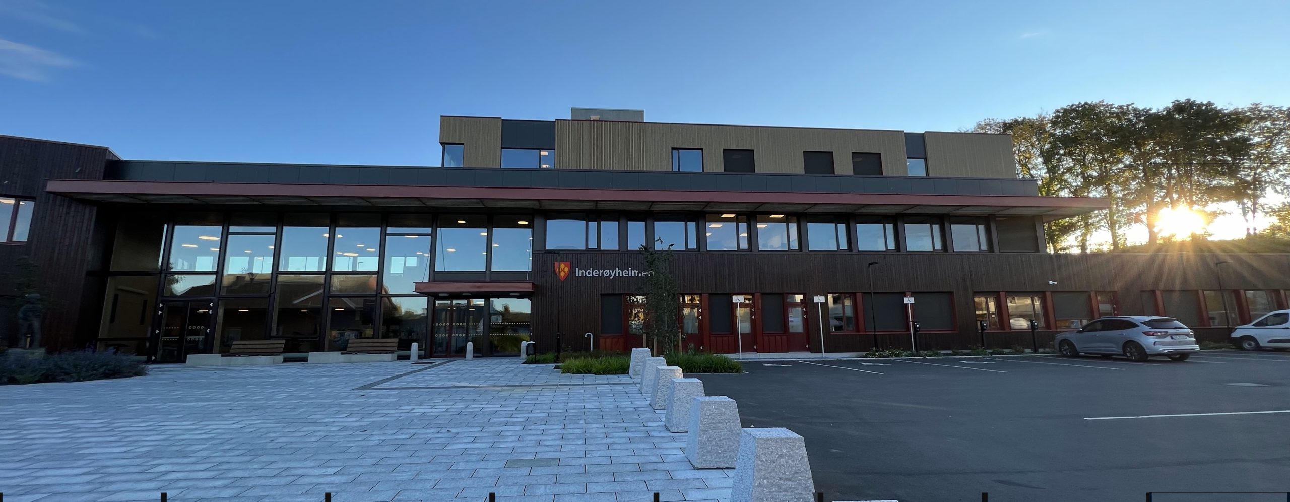 Inderøyheimen fasade panorama. Foto.