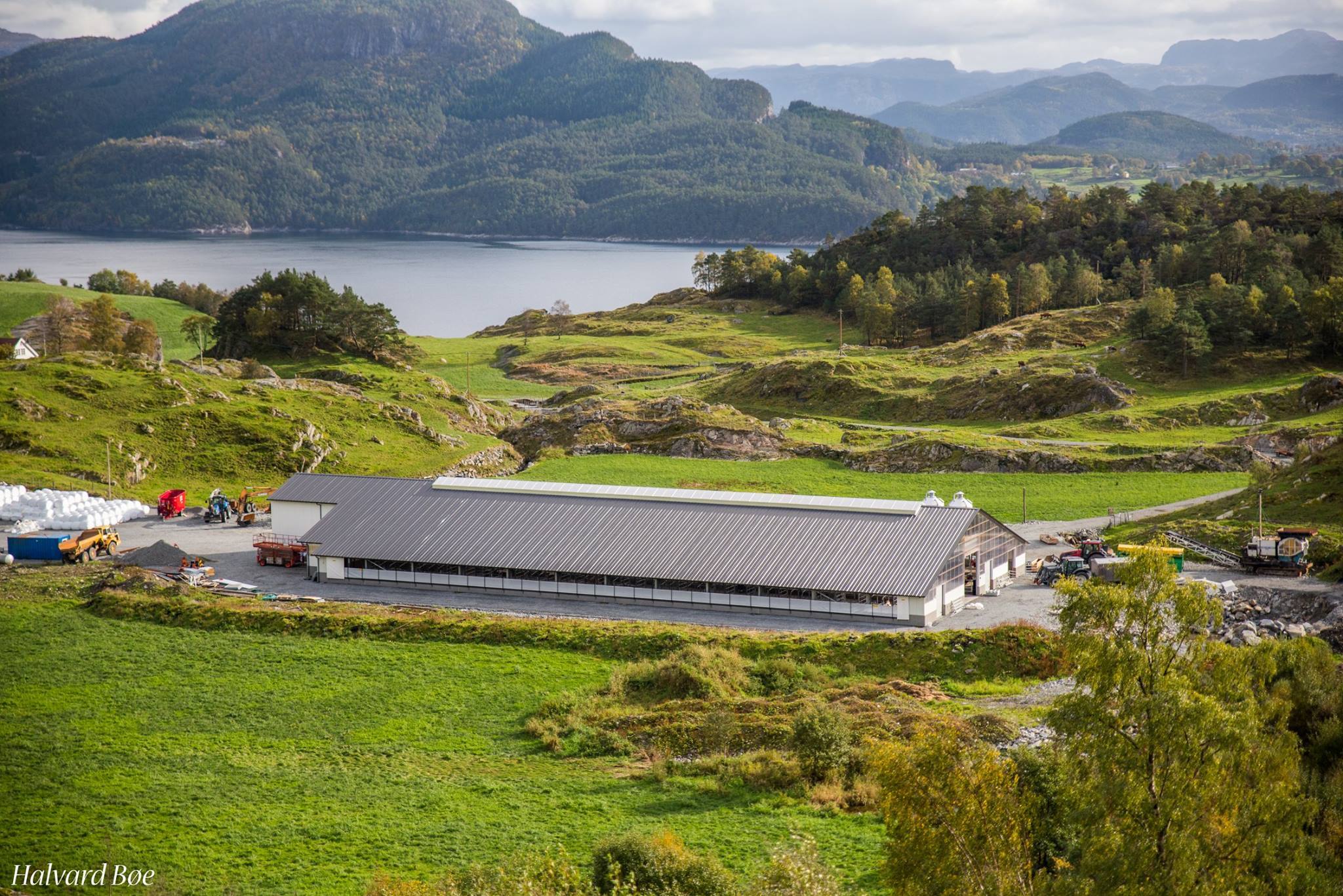 Nytt fjos Ombo landskap. Foto