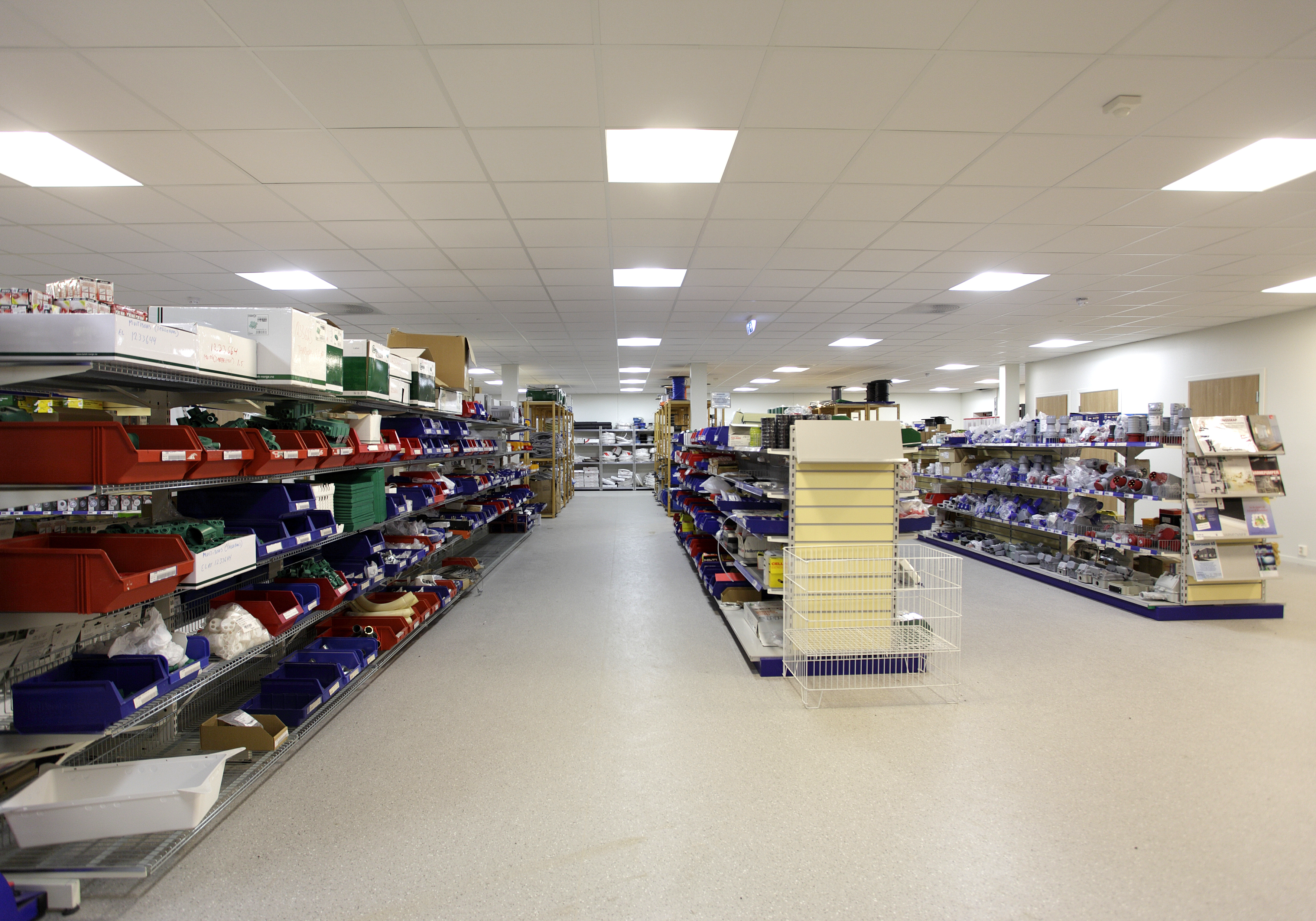 Lager hos Gagama Elektro med bredt utvalg av elektromateriell