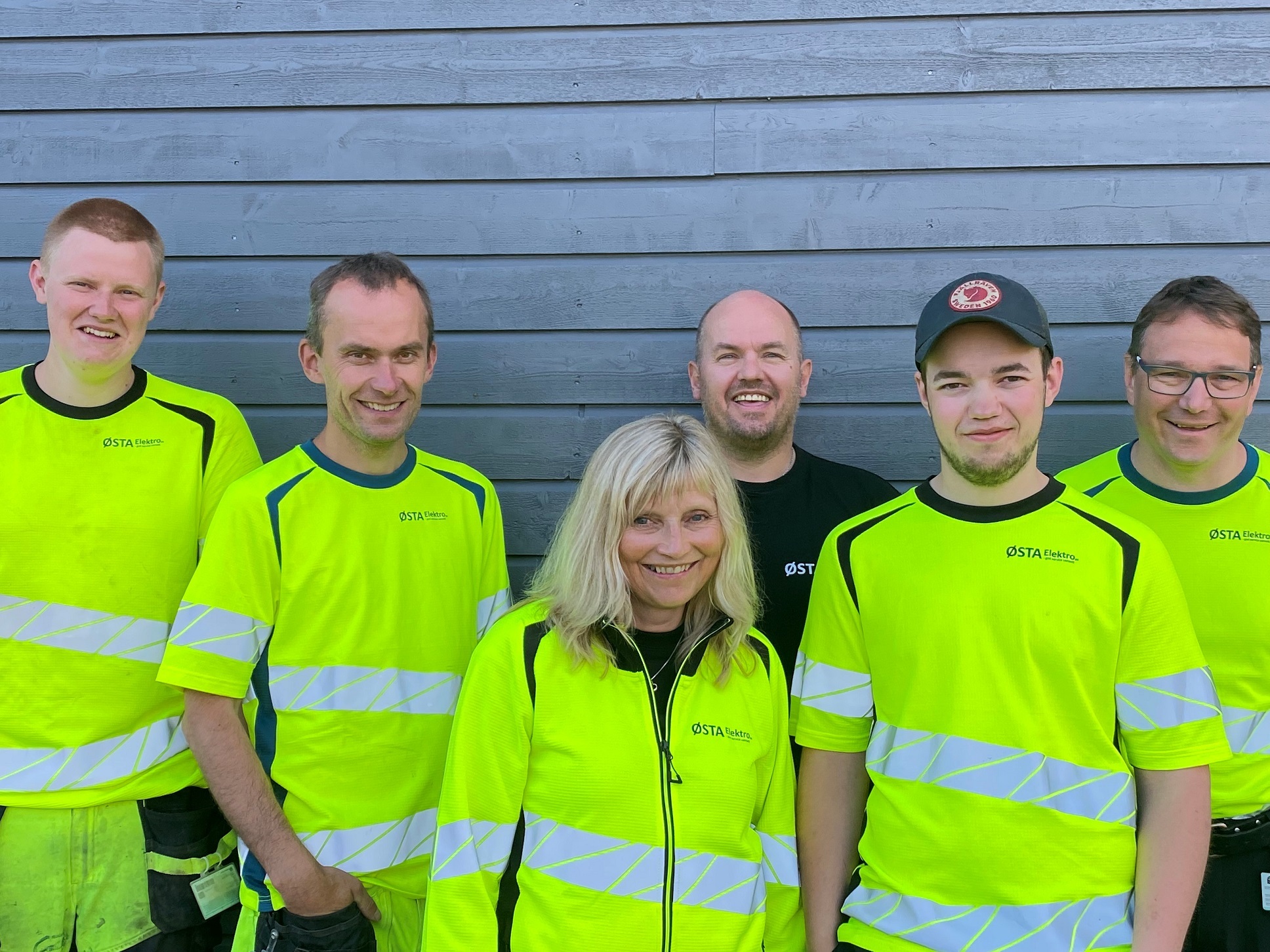 Ansatte ved Østa Elektro sitt avdelingskontor på Os. Foto