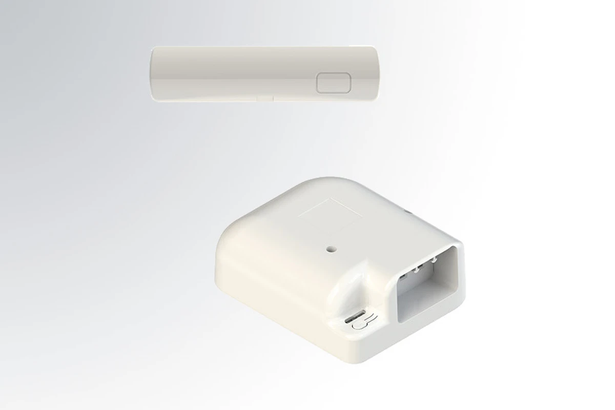 Bilder viser sensor og stikk av komfyrvakt. Her er sensoren hvit-farget. Foto.