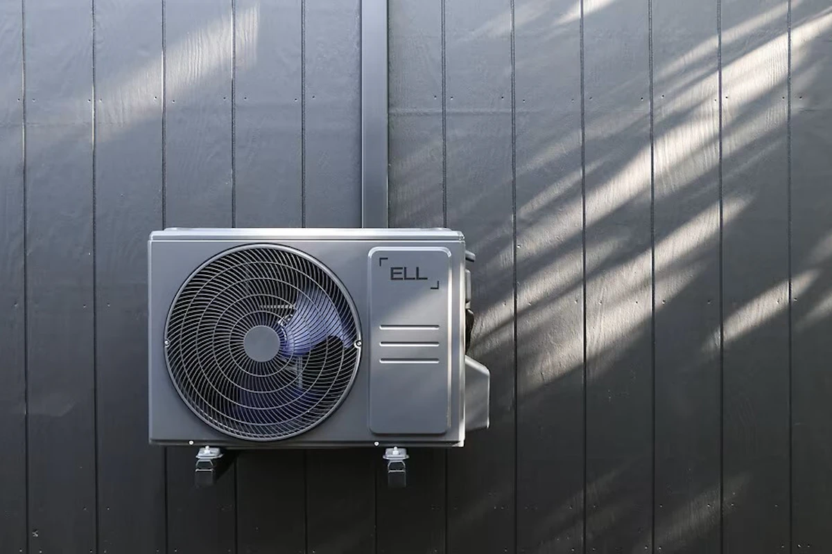 Bildet viser Ell outdoor varmepumpe. Foto.
