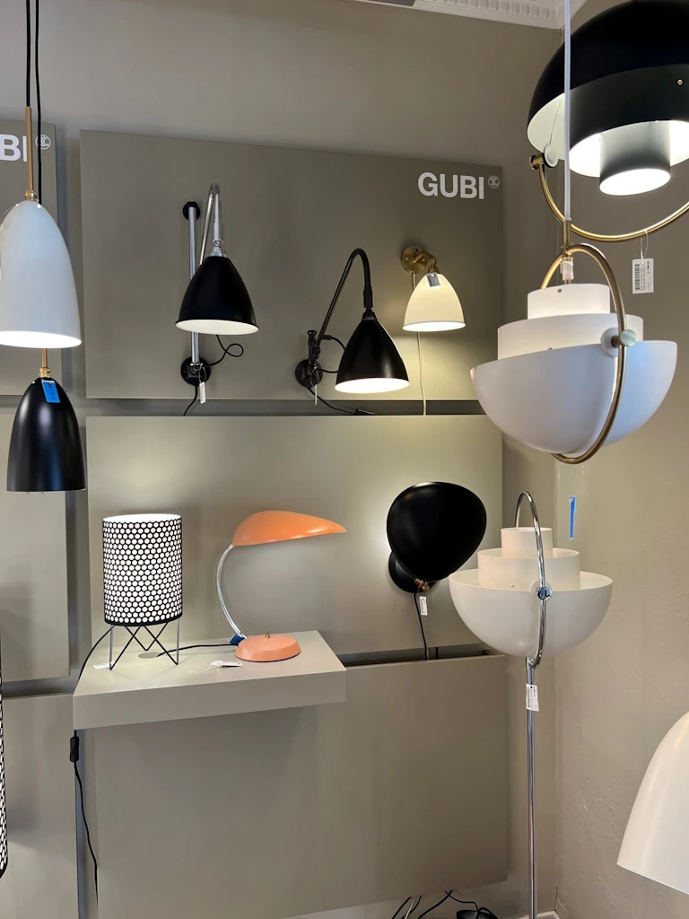 Bilde av lamper fra Gubi