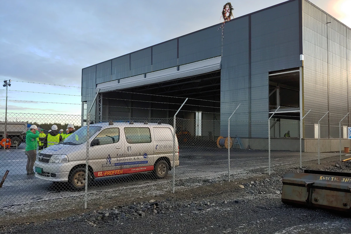 Andreassen & Aastveit AS klare for å elektriske installasjoner på Arendal Lufthavn. Foto.