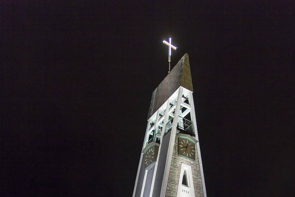 LED-belysning utvedig på Hammerfest Kirke