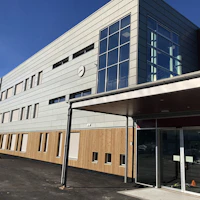 utebelysning skolebygg