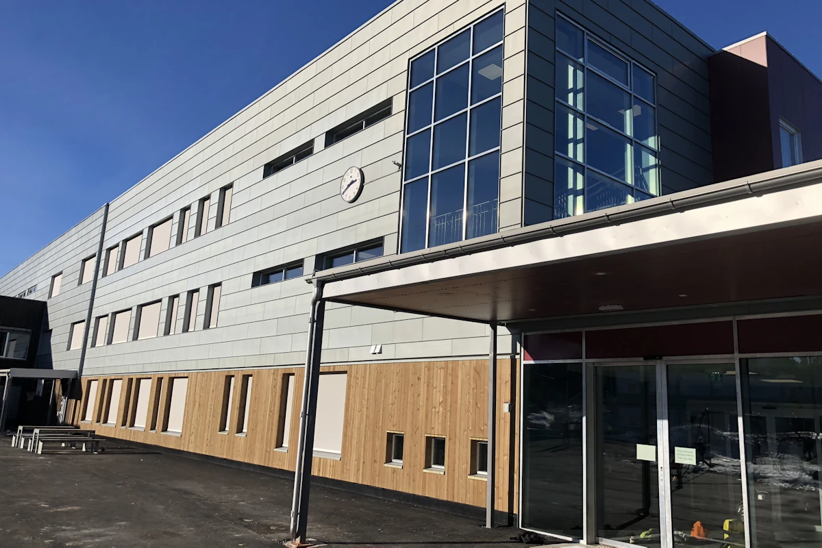 utendørsbelysning skolebygg