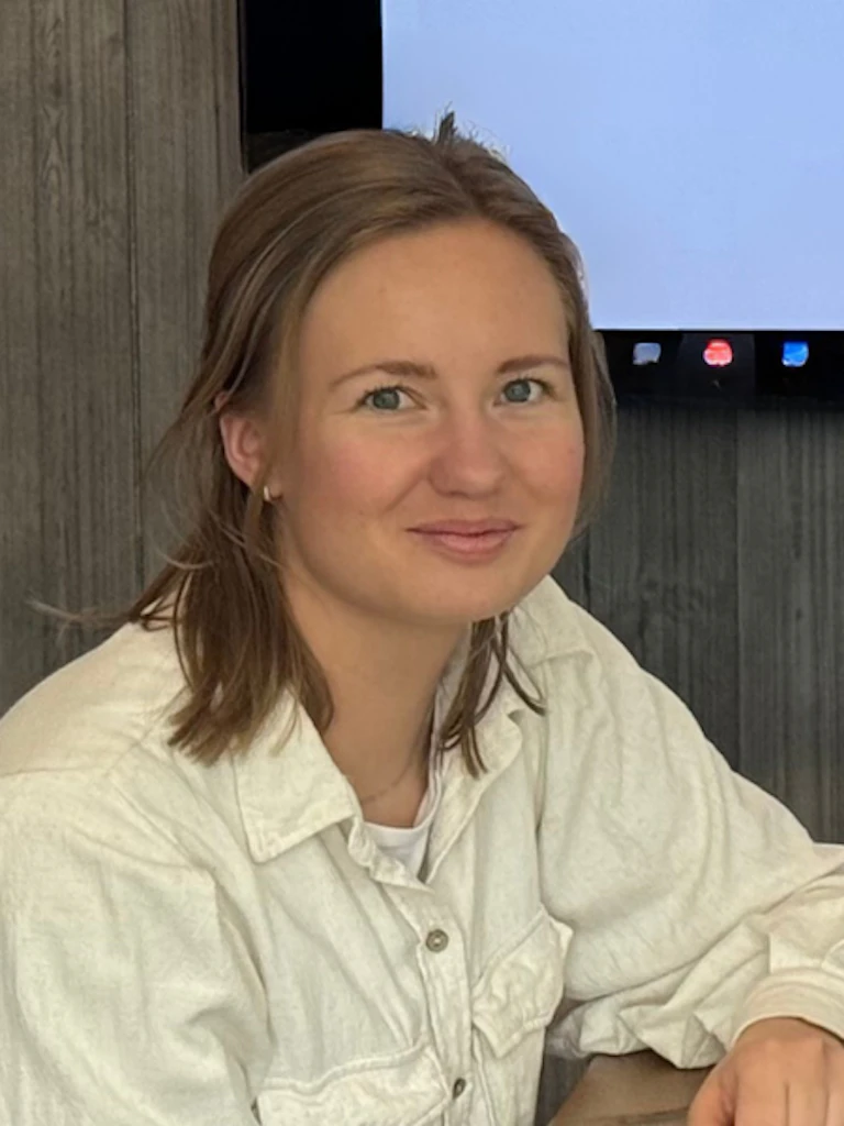 Bilde av ØSTA Elektro sin økonomimedarbeider. Foto