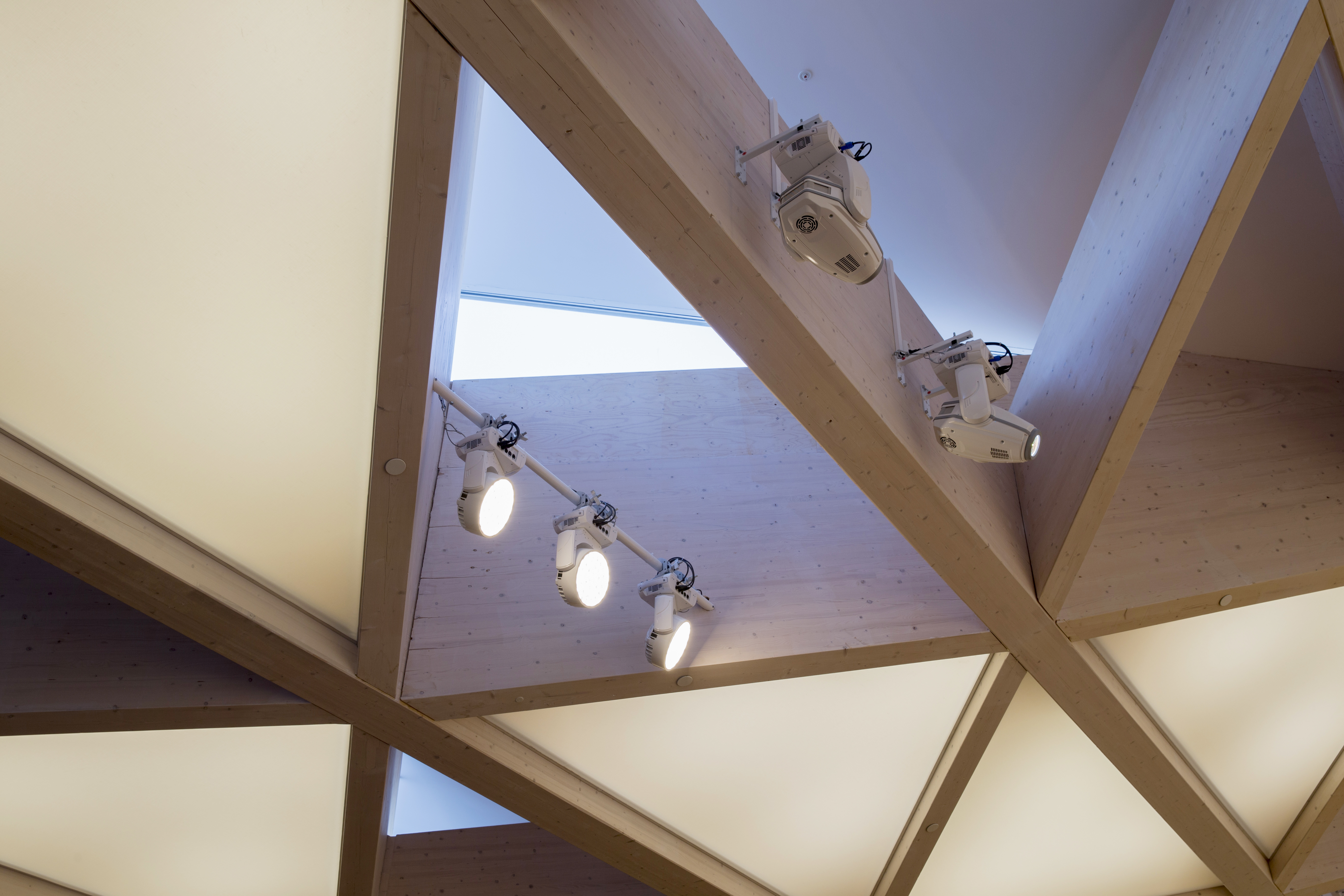 Lgård kirke innebelysning tak