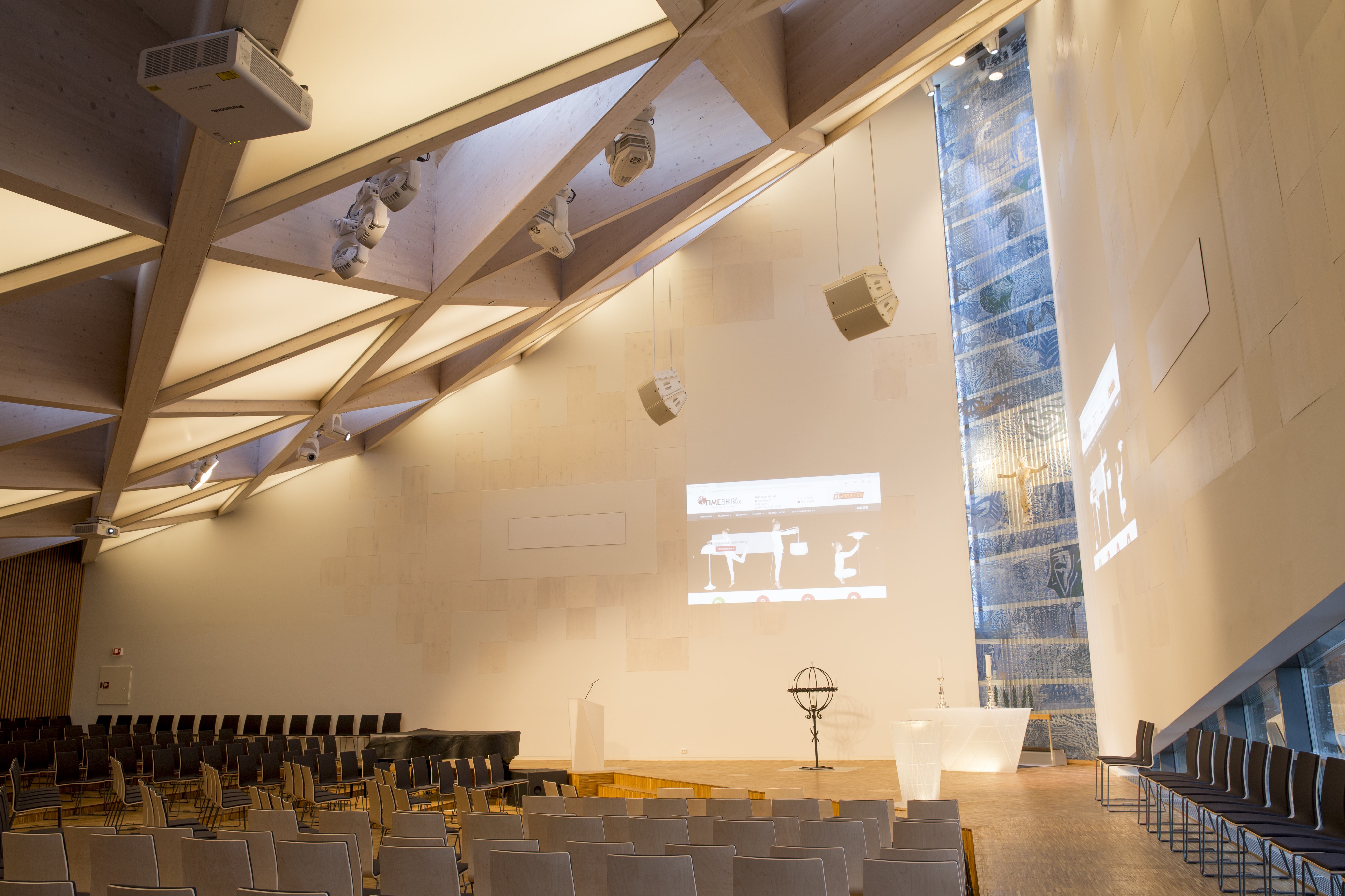 Lgård kirke innebelysning