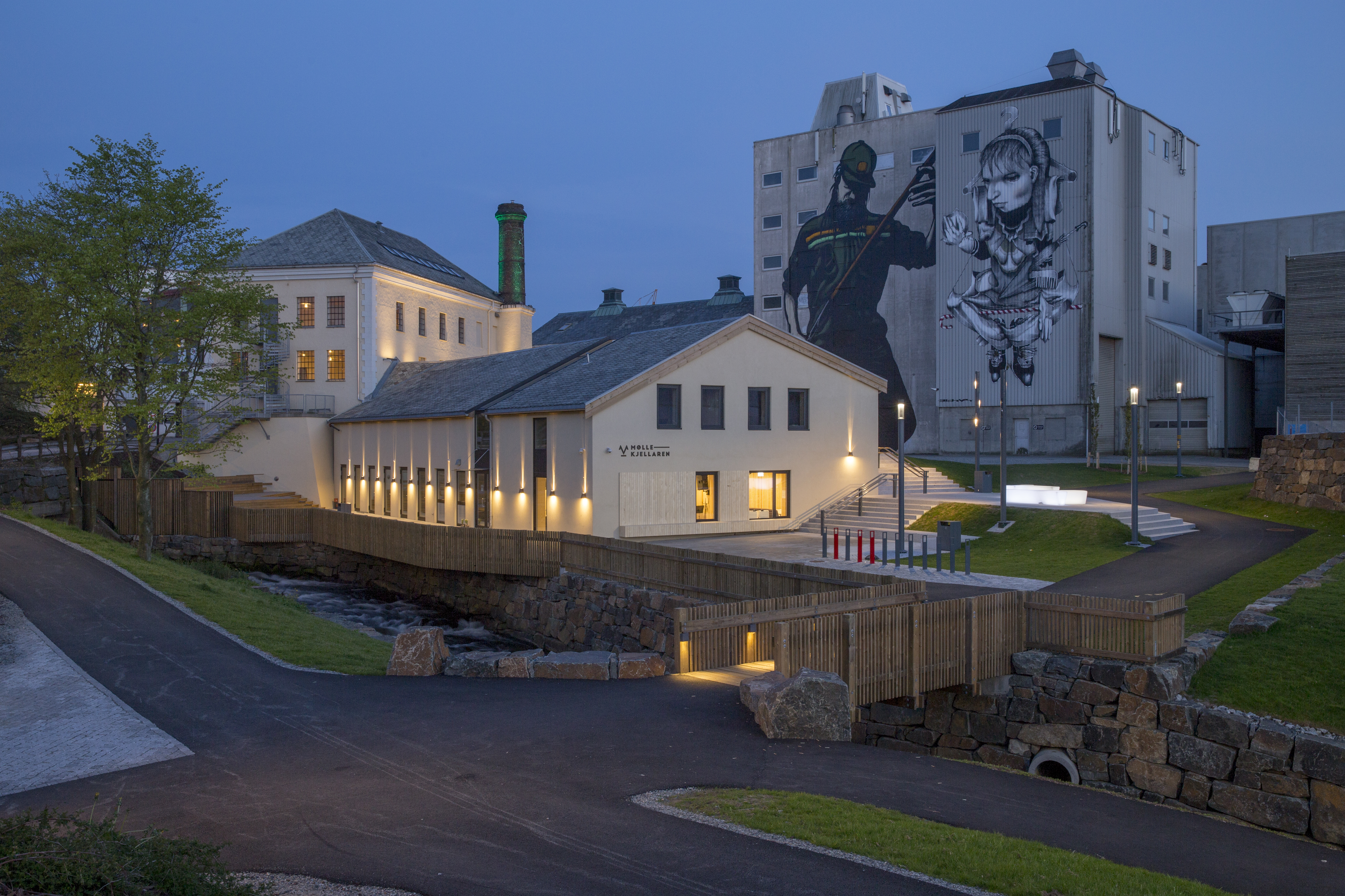 Spike Bryne Mølle, utebelysning