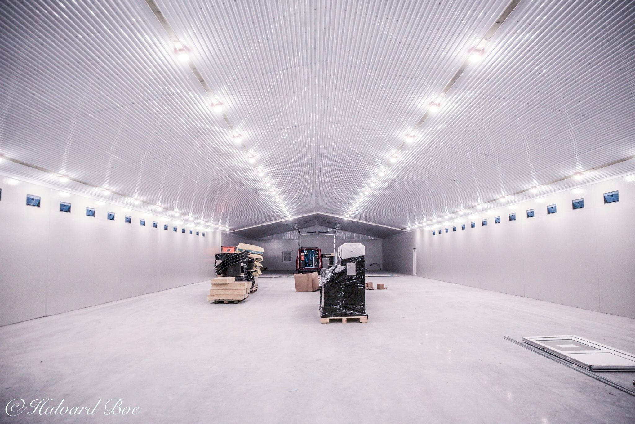 Montering lys før innredning. Foto