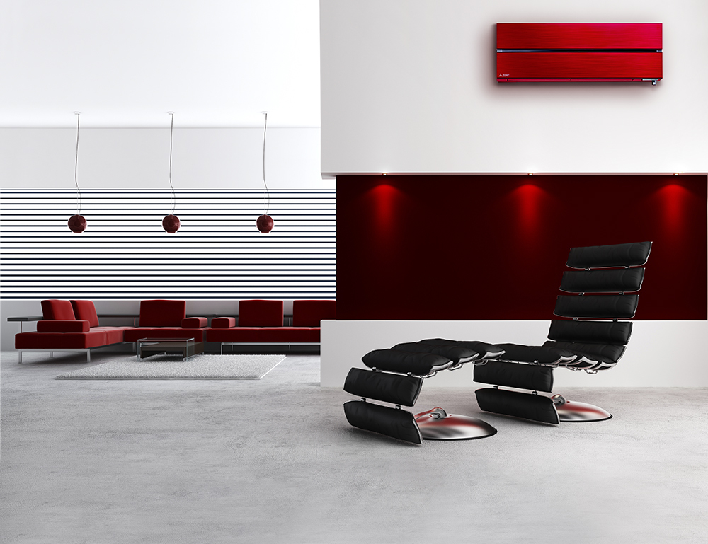 Mitsubishi Electric viser bilde av bestselgeren Kaiteki i fargen rubinrød hengende på vegg i en moderne stue. Bilde