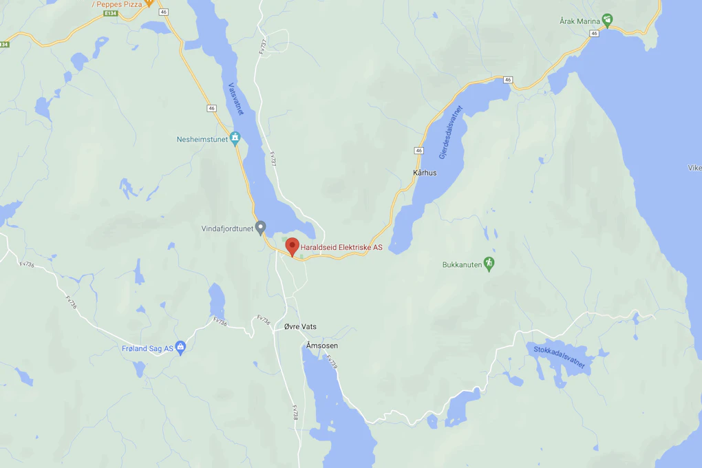 Haraldseid Elektriske AS holder til på Saudavegen 6986 5578 Nedre Vats. Skjermbilde.
