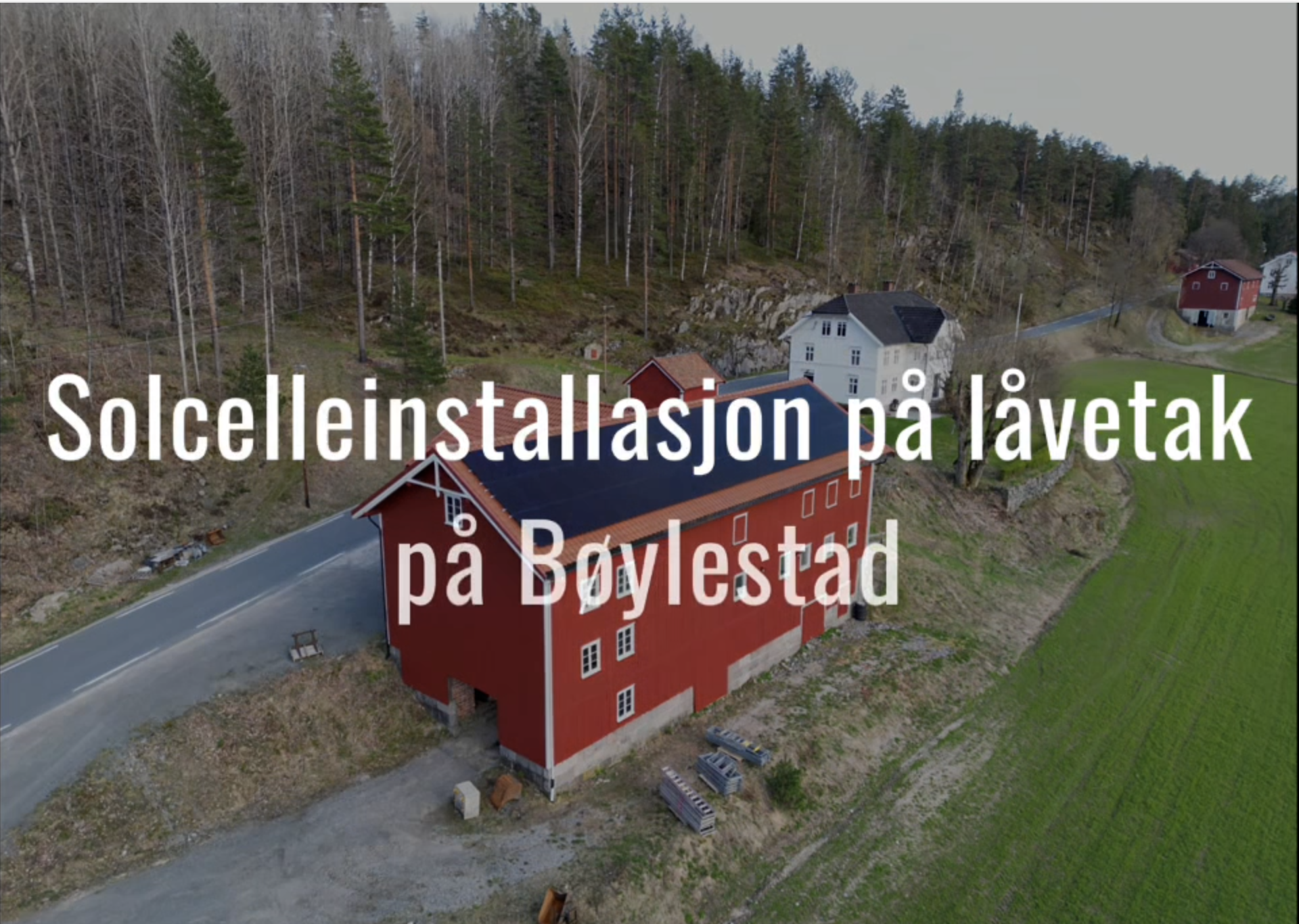 Solcelleinstallasjon på låvetaket på Bøylestad. Skjermbilde.