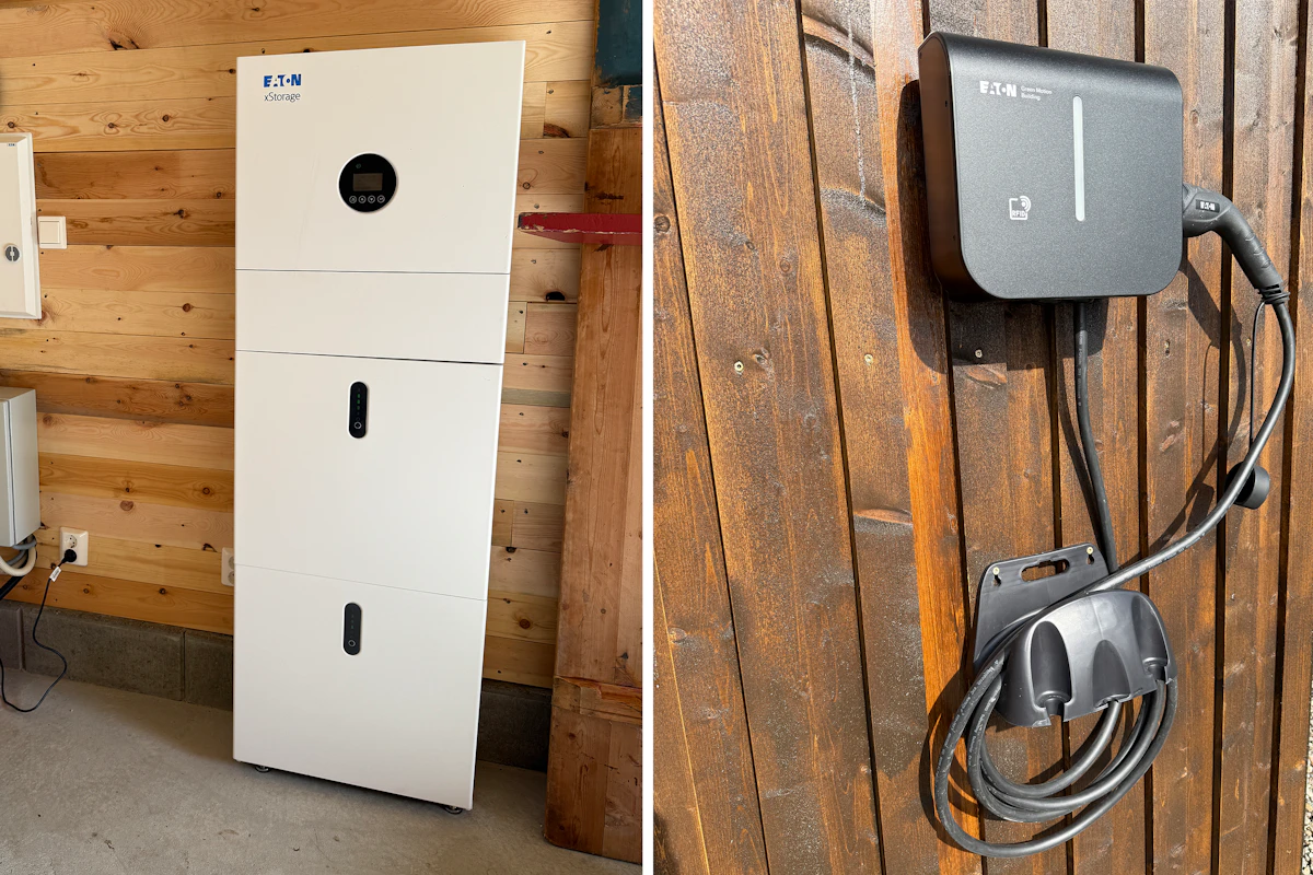 Eaton xStorage Hybrid – kombinert solcelleinverter og batteri i én enhet, sees til venstre. Laderen Green Motion Building til høyre. Foto.