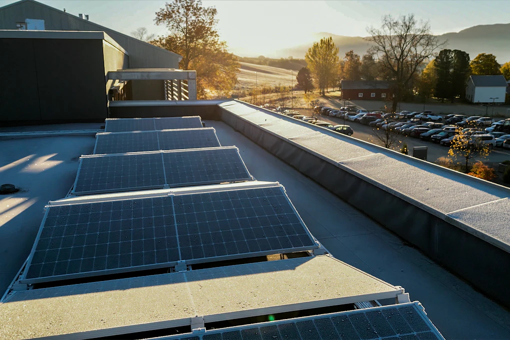 Solcellepanel på Skjetlein Vgs