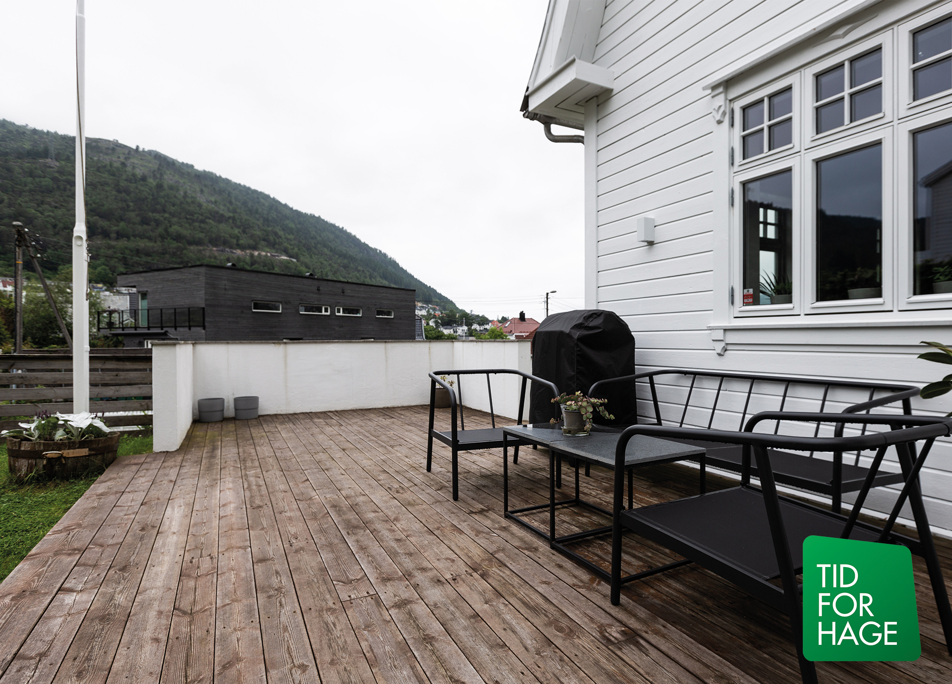 Tid for hage sesong 5 episode 5 Førbilde mot utekjøkken og spiseplass. Foto.