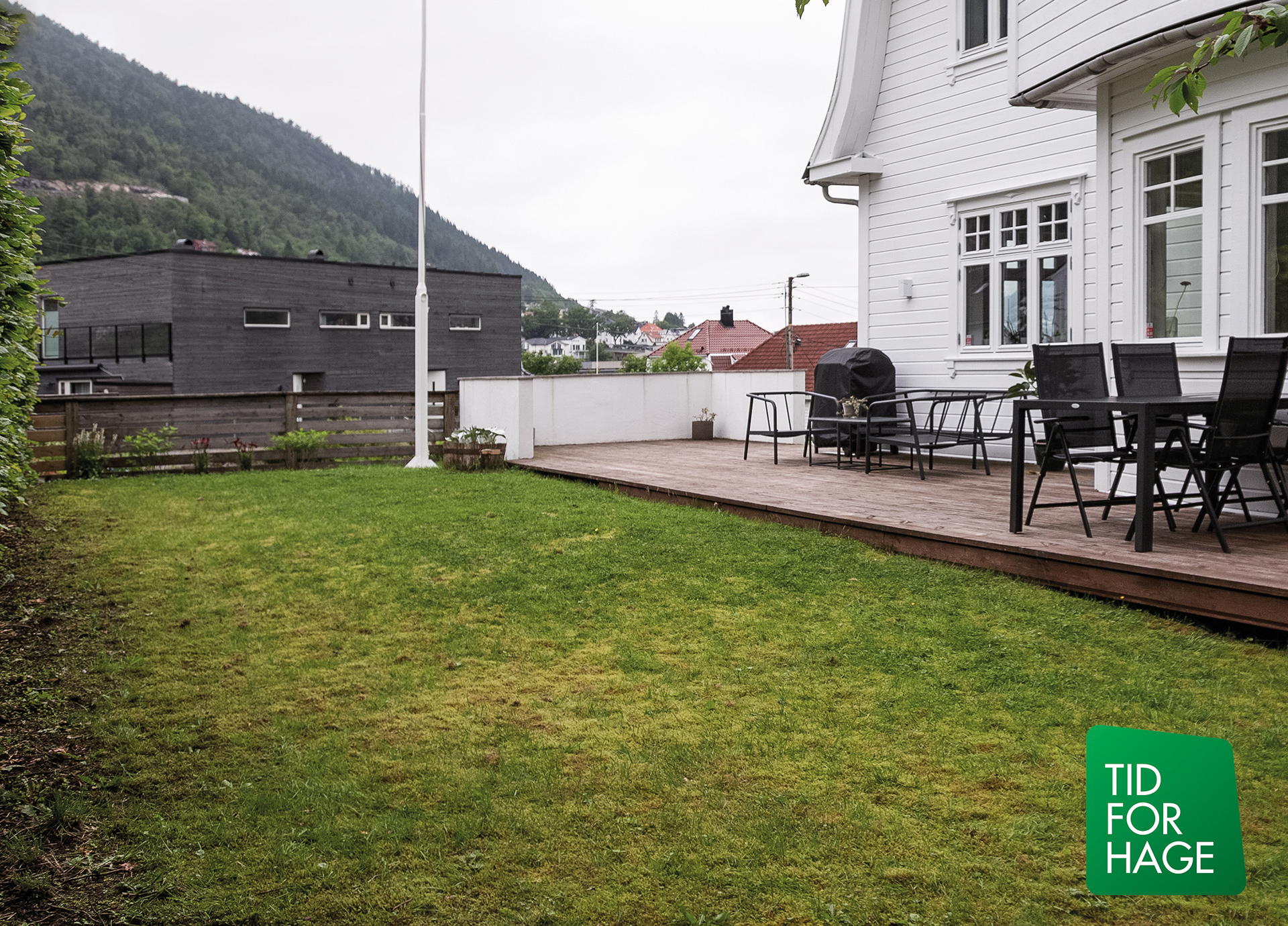 Tid for hage sesong 5 episode 5 Førbilde mot utsikt med bare en stor plen og terrasse. Foto.