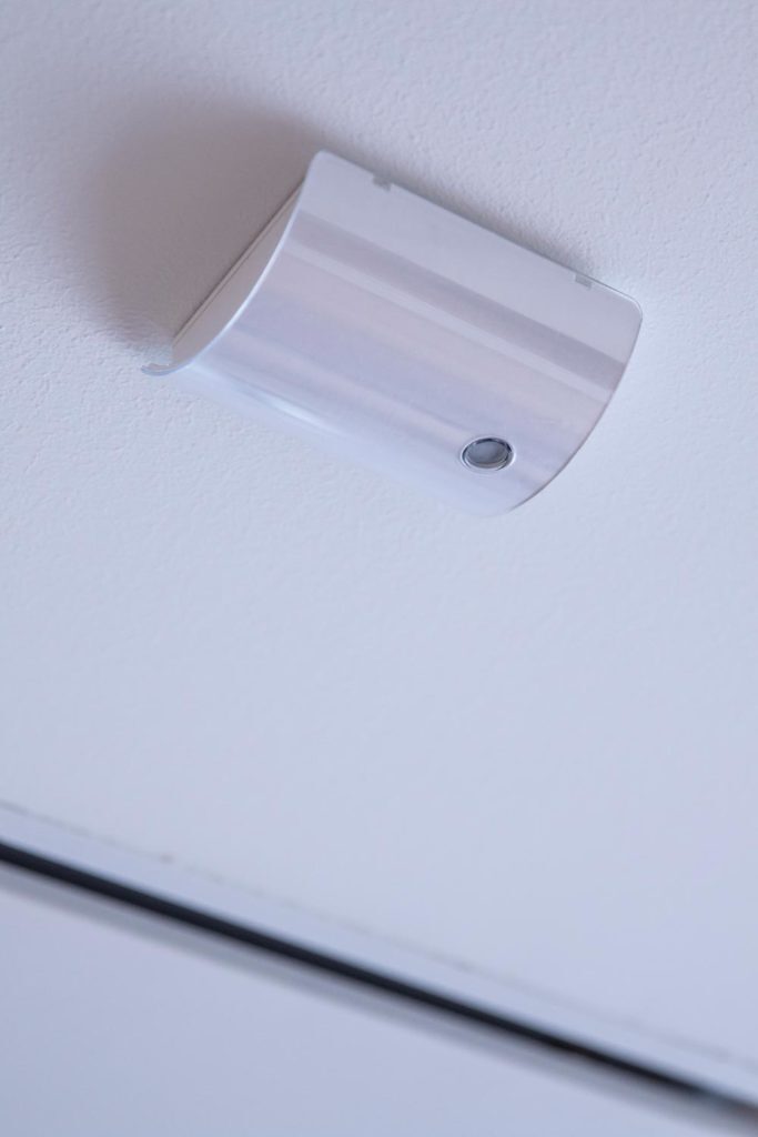 Takmontert komfyrvakt