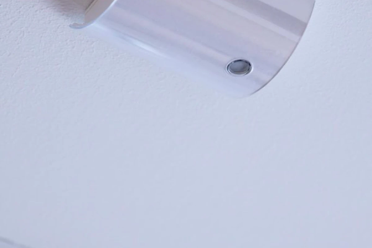 Takmontert komfyrvakt