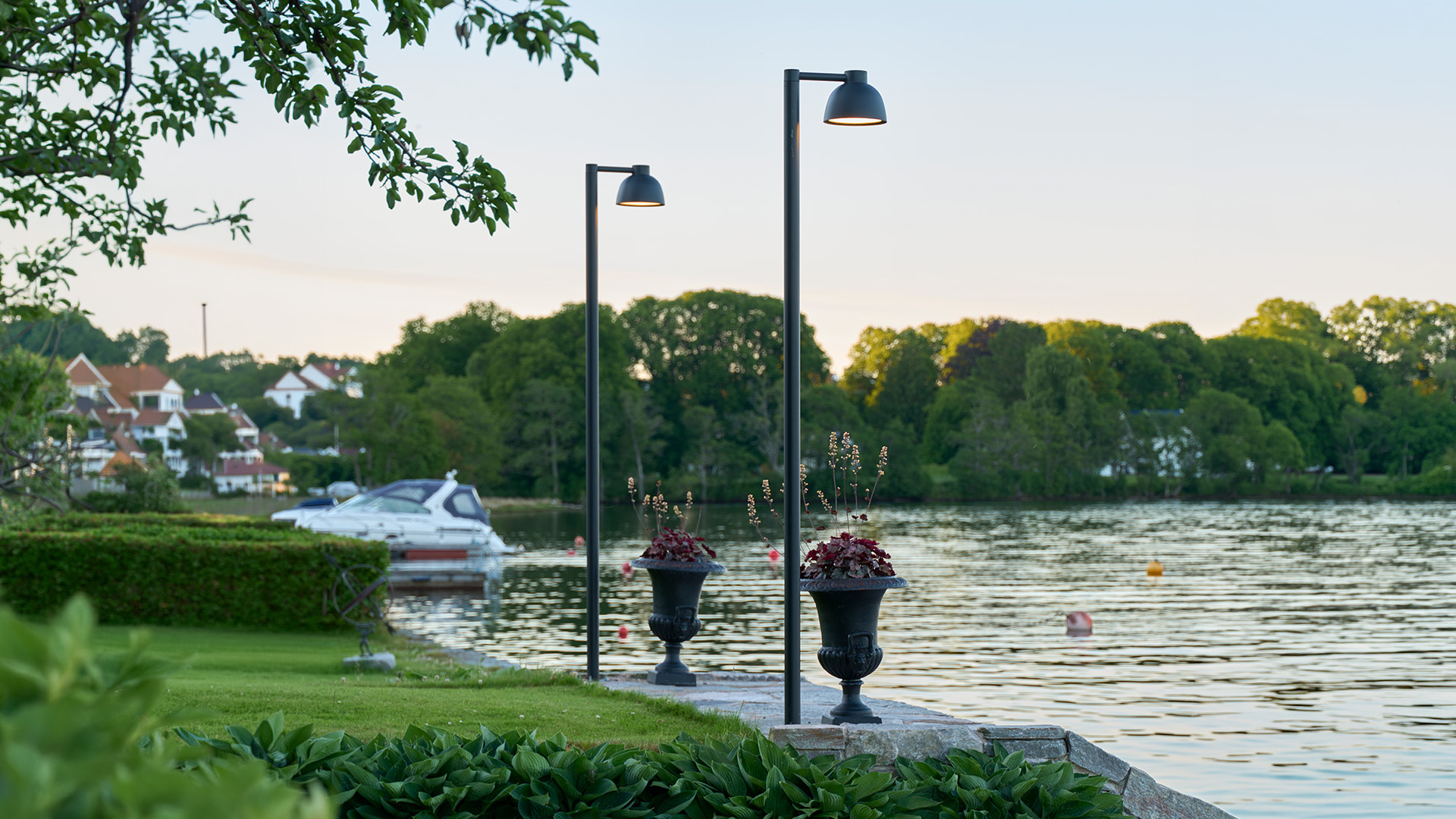 Belysning med Herning Stolper langs gangstien
