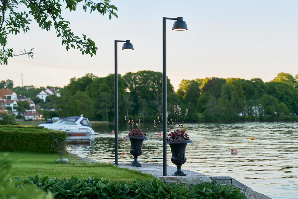 Belysning med Herning Stolper langs gangstien