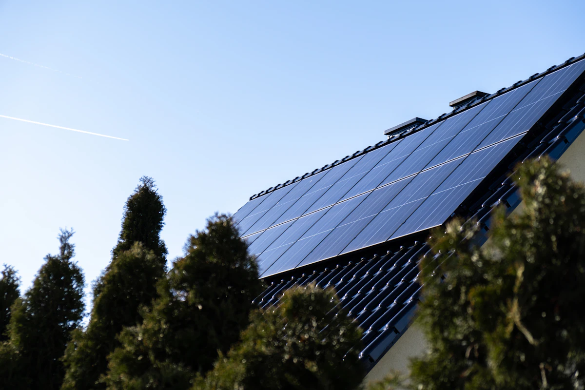 Solceller på skråtak. Foto